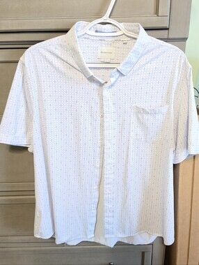 Light Blue Men's Short Sleeve Button-Up Shirt - Casual Smart